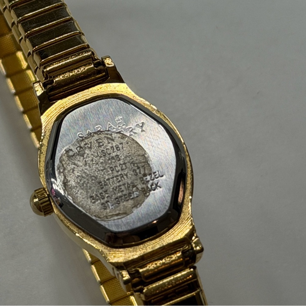 Vintage Sarah Coventry gold toned watch needs battery - Picture 4 of 4
